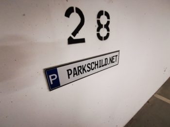 Parkschild.net_Parkschildhalterung_Edelstahl_zum_Einschieben_von_Parkschildern_KFZ-Kennzeichen